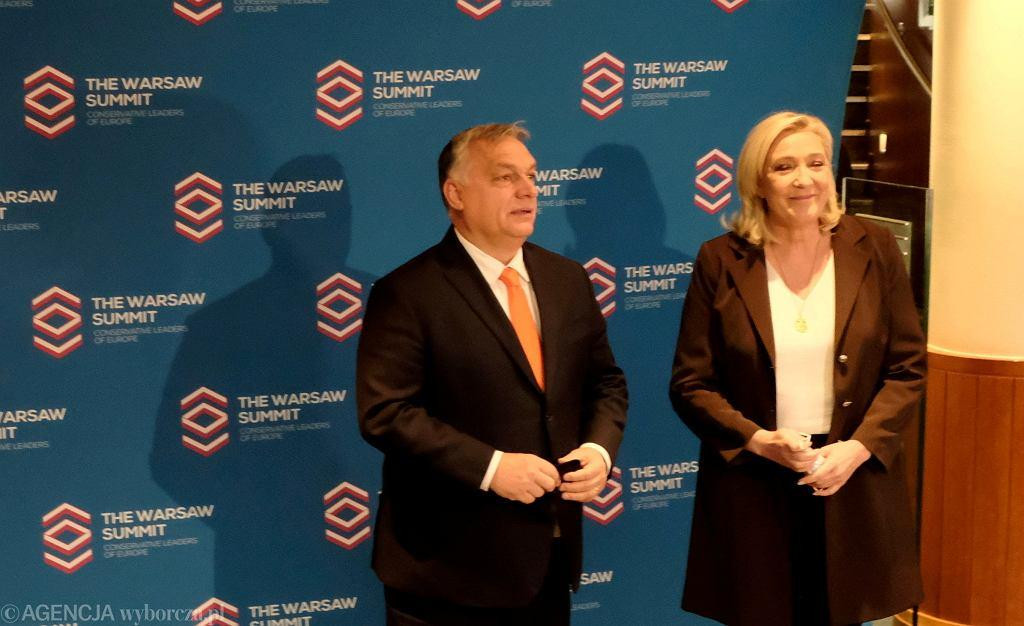Warsaw Summit - spotkanie szefów europejskich partii prawicowych w Warszawie, 4 grudnia 2021 r. Premier Wegier Viktor Orban i szefowa francuskiego Zjednoczenia Narodowego Marine Le Pen.