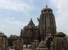 Lingaraj Temple Tour in Bhubaneswar With Chilika Lake Trip From Puri