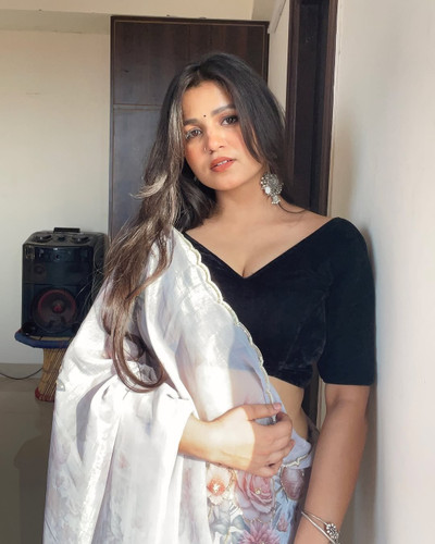 harshitaindianescortinnewdelhi12892504_original.jpg
