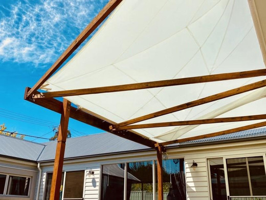 retractable awning