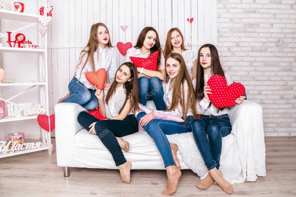 depositphotos_112957772stockphotothecompanyofsixgirls.jpg