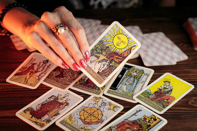 Why Choose Tarot Card Reading Online Events?