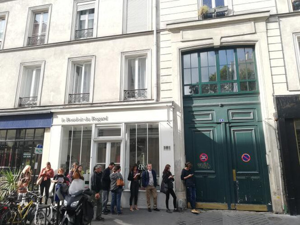 File d’attente pour la visite d’un appartement à louer, à Paris, en 2019.