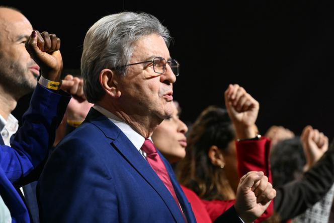 Jean-Luc Mélenchon, leader de La France insoumise, lors d’une réunion du mouvement, à Aubervilliers (Seine-Saint-Denis), le 23 novembre 2025.