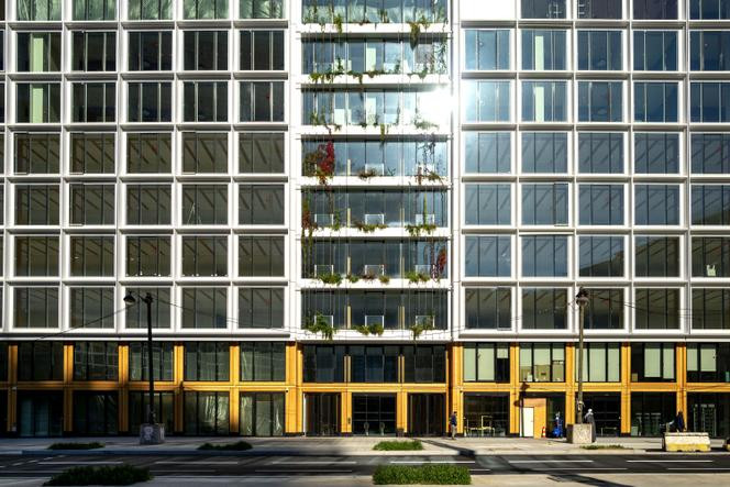 Le premier hôtel parisien Zoku, construit à Porte de Clichy, à Paris, en octobre 2022.