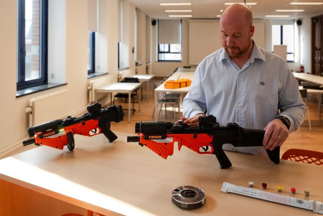 Démonstration du Smart ProtectoR - 303T dans les locaux de l’usine de fabrication d’armes FN Browning Group, à Herstal, Belgique, le 7 mars 2024.