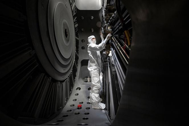 Au cœur du réacteur original par confinement magnétique de TAE Technologies, start-up américaine créée en 1998, Foothill Ranch, Californie, le 13 décembre 2024.