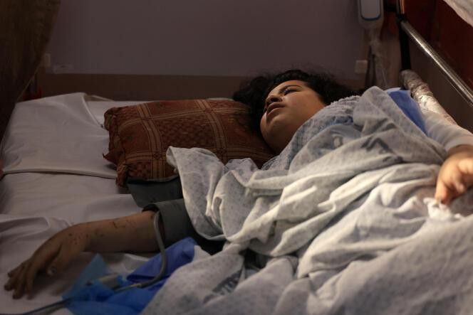 Dunia Abu Mohsen, à l’hôpital Nasser de Khan Younès (bande de Gaza), le 31 octobre 2023.