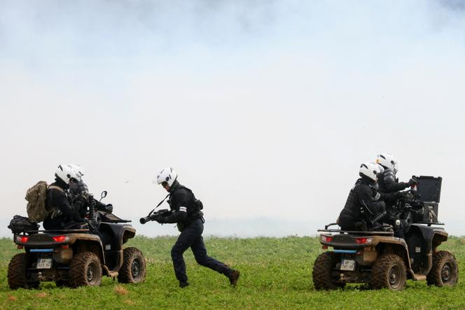 lors de la manifestation organisée sur le chantier de mégabassine de Sainte-Soline (Deux-Sèvres), le 25 mars 2023.