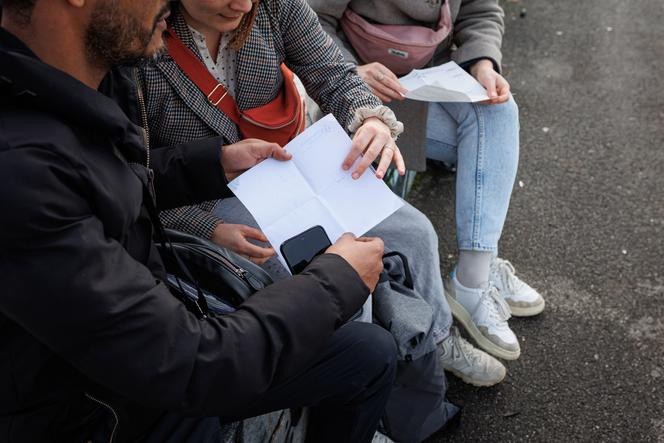 L’équipe mobile transitionnelle échange avec un ancien détenu, et peut l’aider dans des démarches administratives. A Nantes, le 19 décembre 2025.