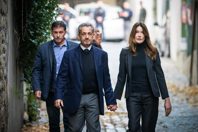 Nicolas Sarkozy et Carla Bruni, à Paris, le 21 octobre 2025.