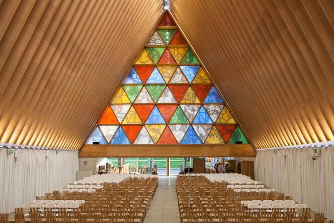 La cathédrale de Christchurch, en Nouvelle-Zélande, réalisée par l’architecte japonais Shigeru Ban en 2013, dont la structure est composée de 96 tubes de carton traités contre l’eau et le feu.