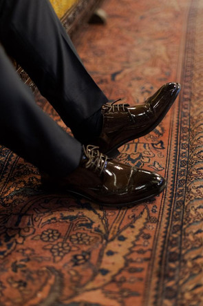Les chaussures de Maher Marwan, gouverneur de Damas, le 15 décembre 2024 à Damas.