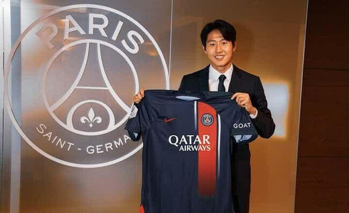 Lee Kang-in Wearing PSG Korean Uniform