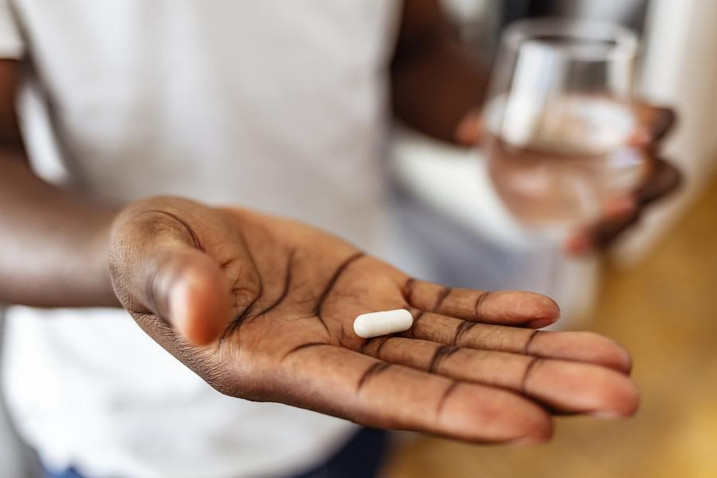 The best way to take a pill, according to science | Hub