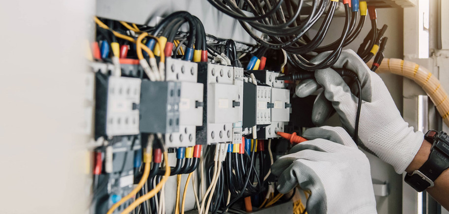 thecompleteguidetochoosingreliablecommercialelectricalcontractors.jpg