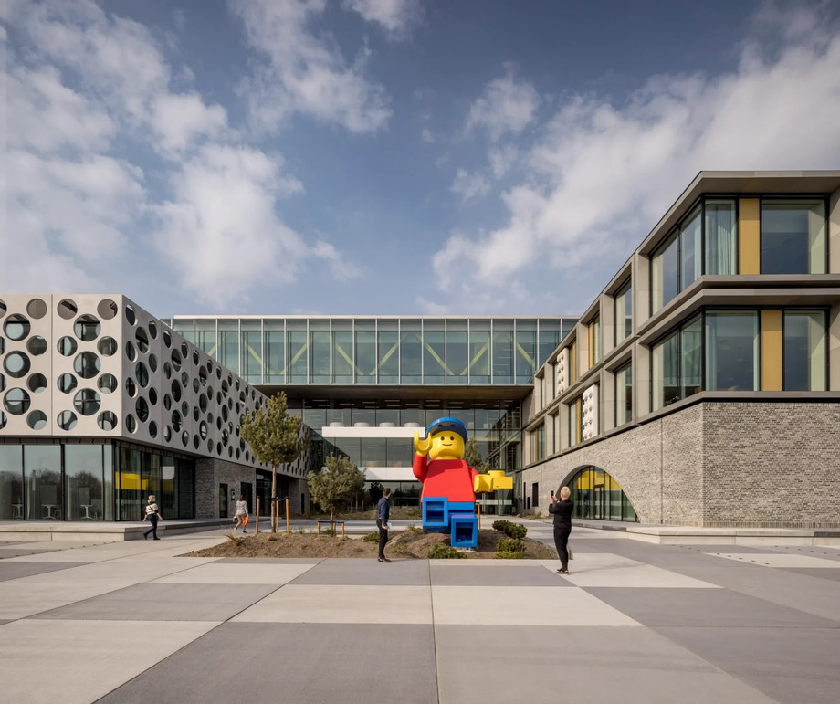 imgi_46_legocampusmainentrance2048x1717.jpeg