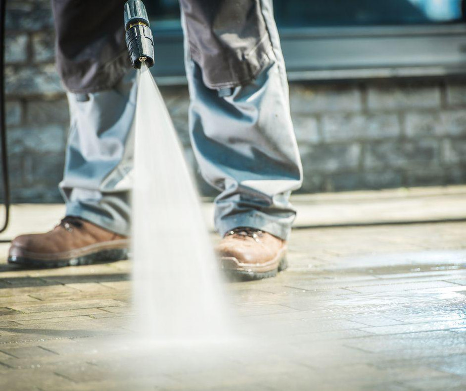 personusinghighpressurewashingonconcretedriveway.jpg