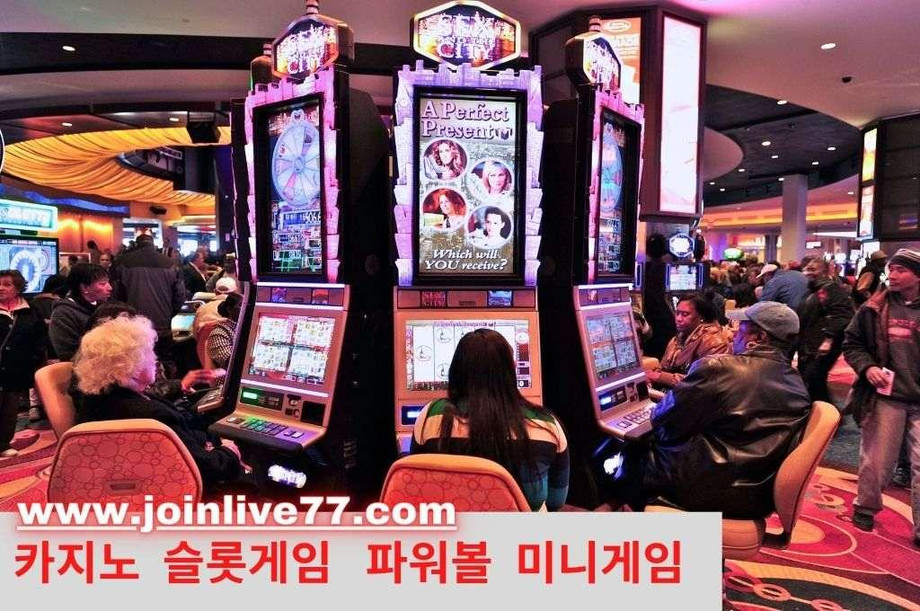 Gaming machines playing by the gamblers inside casino