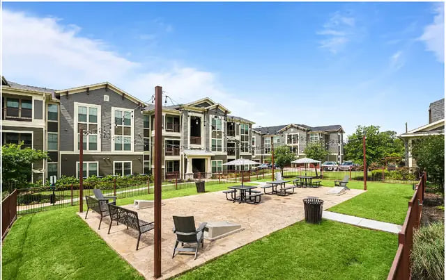 rentyardapartmentscondoshousesandoffcampushousingforrent.jpg