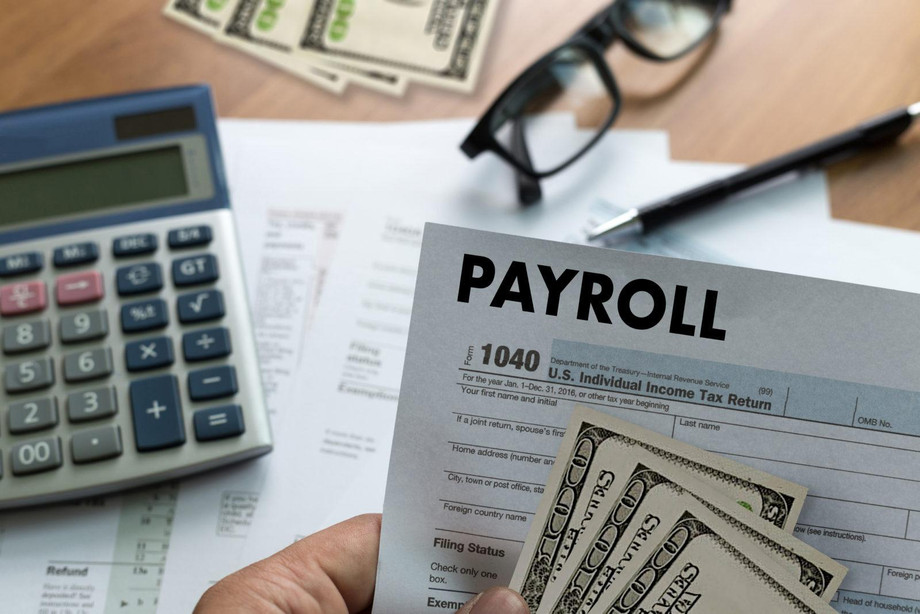howpayrollservicescanhelptruckingcompaniesstaycompliantwithlaborlaws.jpg