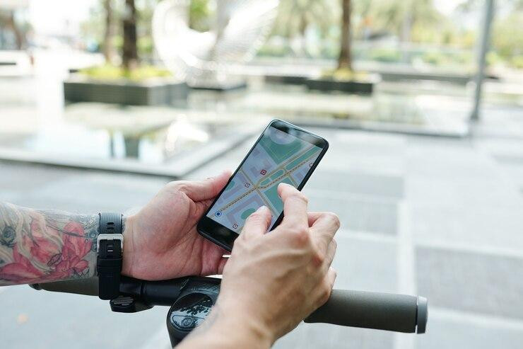 closeupimagemancheckingnavigationmapsmartphonebeforeridingscooter_27468916782.jpg