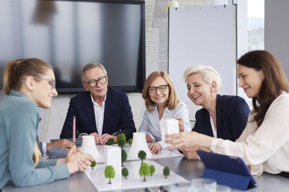 optimizedbusinesstalksconferencetable1024x683.jpg