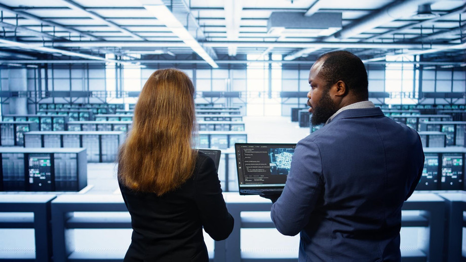 imgi_9_teamworkingprogrammersdatacenteroverseeingserveroperations_482257122198.jpeg