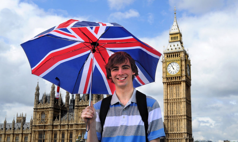 benefitsbusinessdegreeinuk.jpg