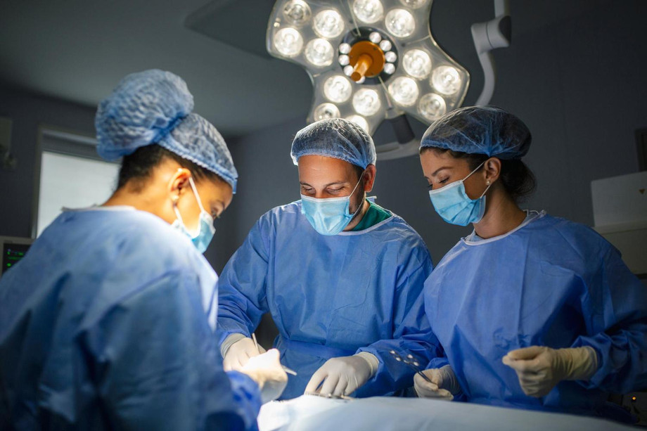 asurgicaloncologistsguidetolaparoscopicprocedures.jpg