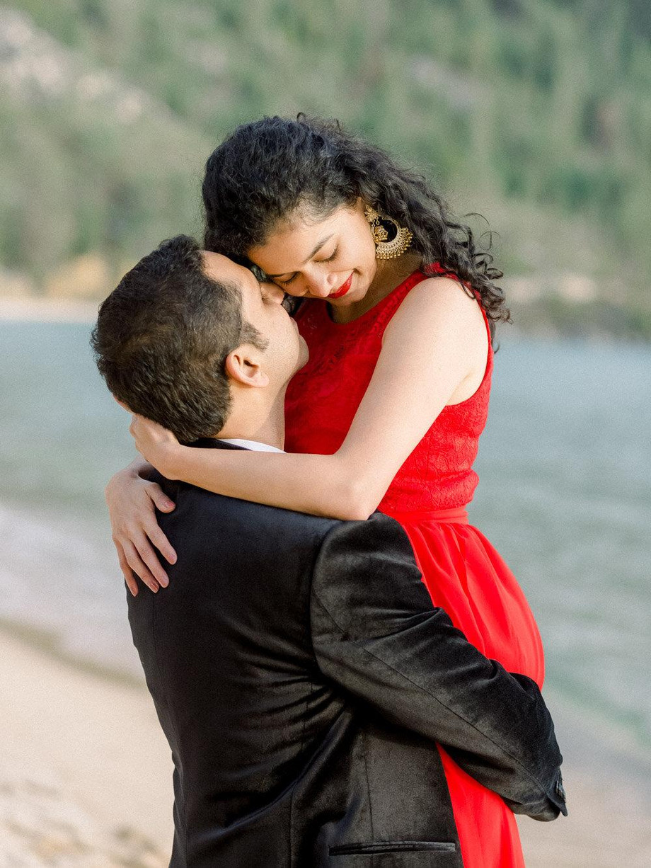 laketahoebeachindiancoupleengagementphotoscalifornia.jpg