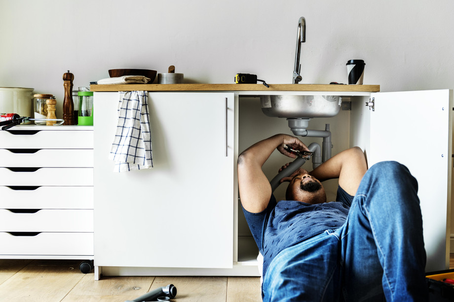 plumbermanfixingkitchensink.jpg