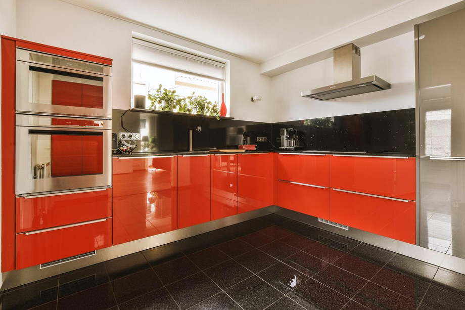 interiormodernglasslaminateskitchen.jpg