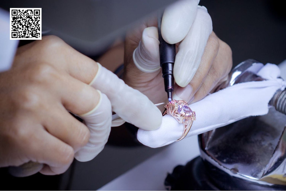 howcustomrepairsaddnewlifetooutdatedjewelry.jpg