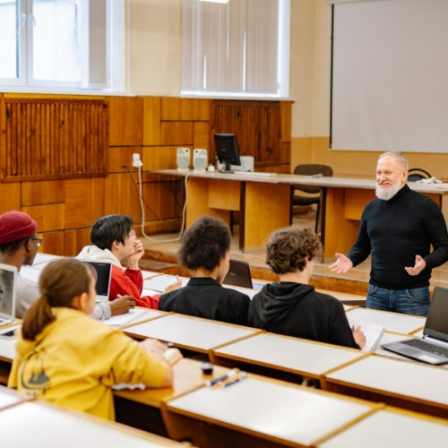 whyvocationalcoursesingeelongarepopularamonginternationalstudents.jpg