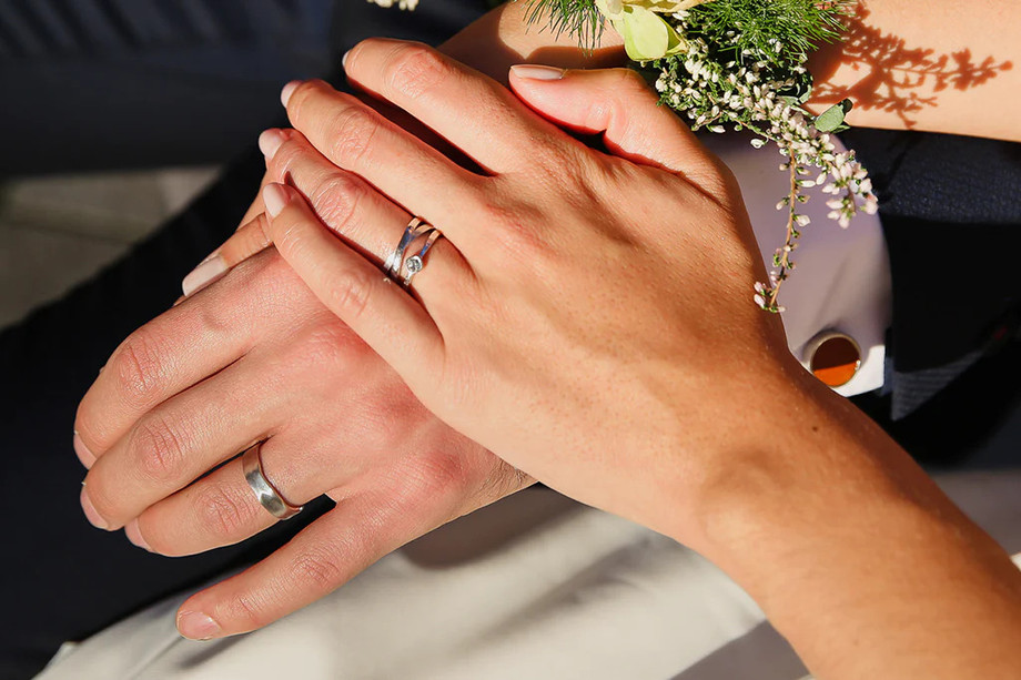 trendsinengagementringswhatshotin2024.jpg