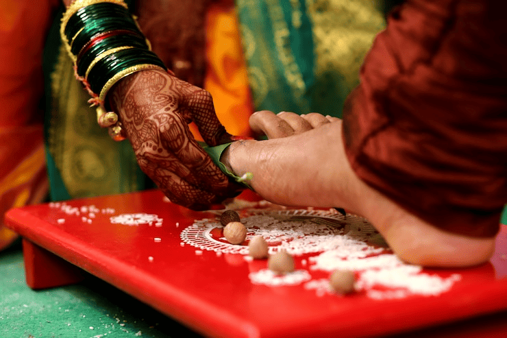 traditiongettingmarriedhindu31.png