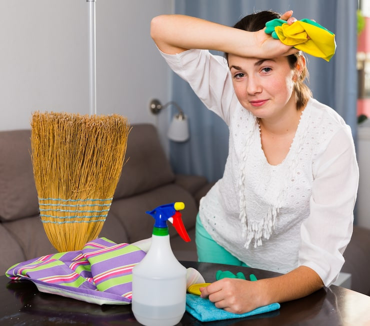 tiredgirlcleanshouse_13984892.jpg