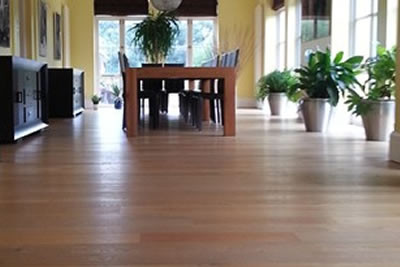 hardwoodfloorfittinglondonsealing.jpg