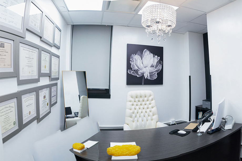 newyorkbreastsurgerycenterconsultationoffice.jpg