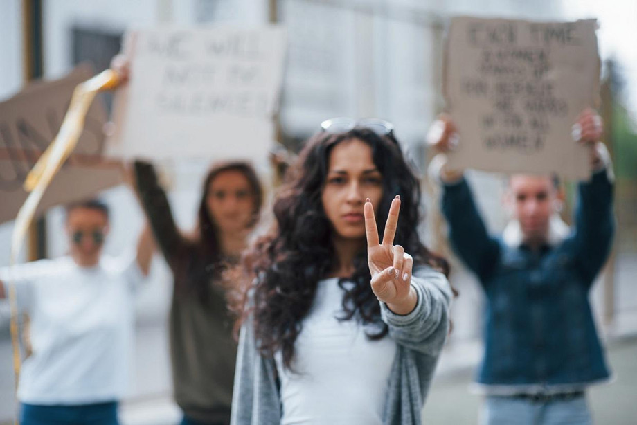 showinggesturebytwofingersgroupfeministwomenhaveprotesttheirrightsoutdoors.jpg