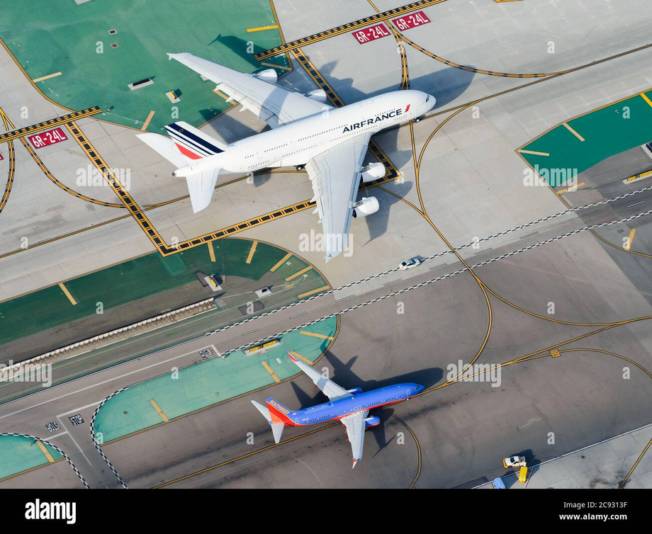 airbusandboeingaircraftaerialviewsizecomparisonhugeairfranceairbusa380andsmallsouthwestboeing737taxiingatlosangelesairportlax2c9313f.jpg
