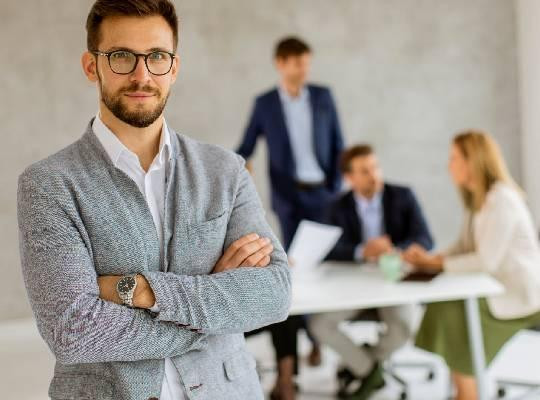 httpselementsenvatocomhandsomeyoungbusinessmanstandingconfidentinq3uw35r1.jpg