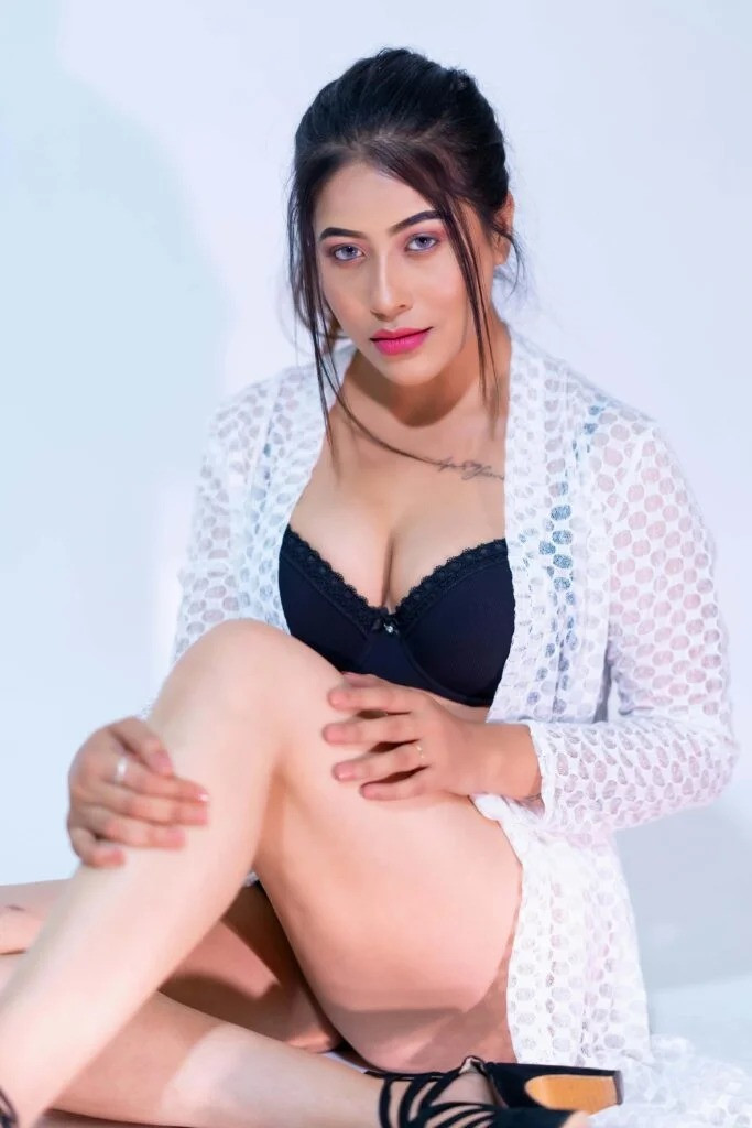 imgi_129_pexelsstardustmultimedia12580134683x1024.jpg