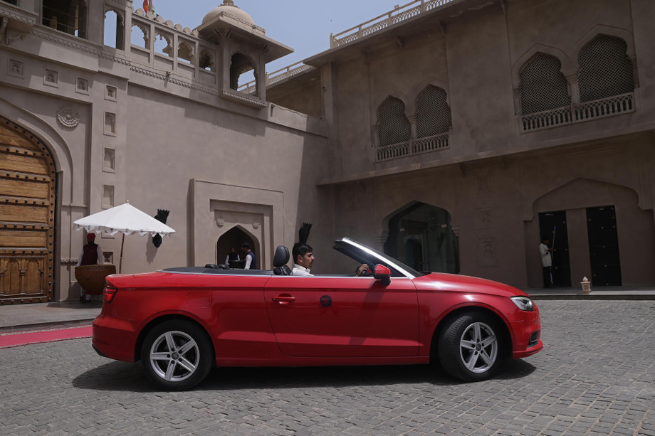 luxurycarsinrajasthan.JPG