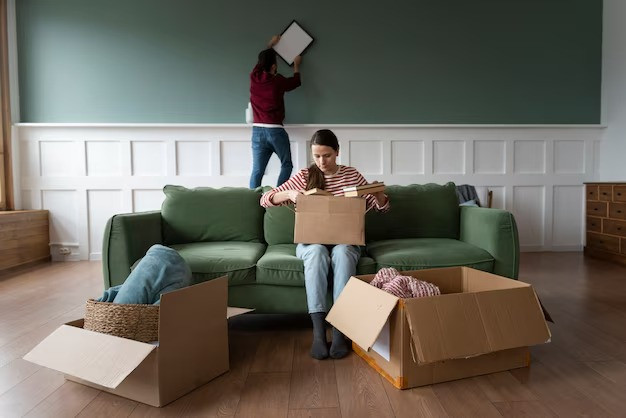 imgi_5_youngcouplemovingintonewhome_232149199048.jpeg