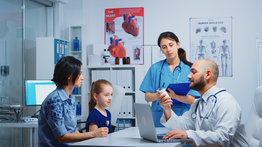 doctoraskingnursepillsconsultationmedicalofficephysicianspecialistmedicineprovidinghealthcareservicesconsultationdiagnosticexaminationtreatmenthospitalcabinet.jpg