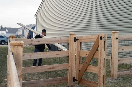 vinylfenceinstallation.jpg