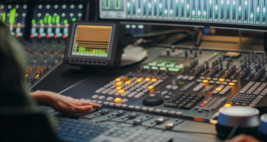 hirewellequippedprofessionallyrunrecordingstudio.jpg