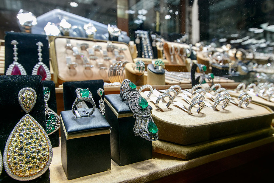 diamonddistrictstorewindow.jpg